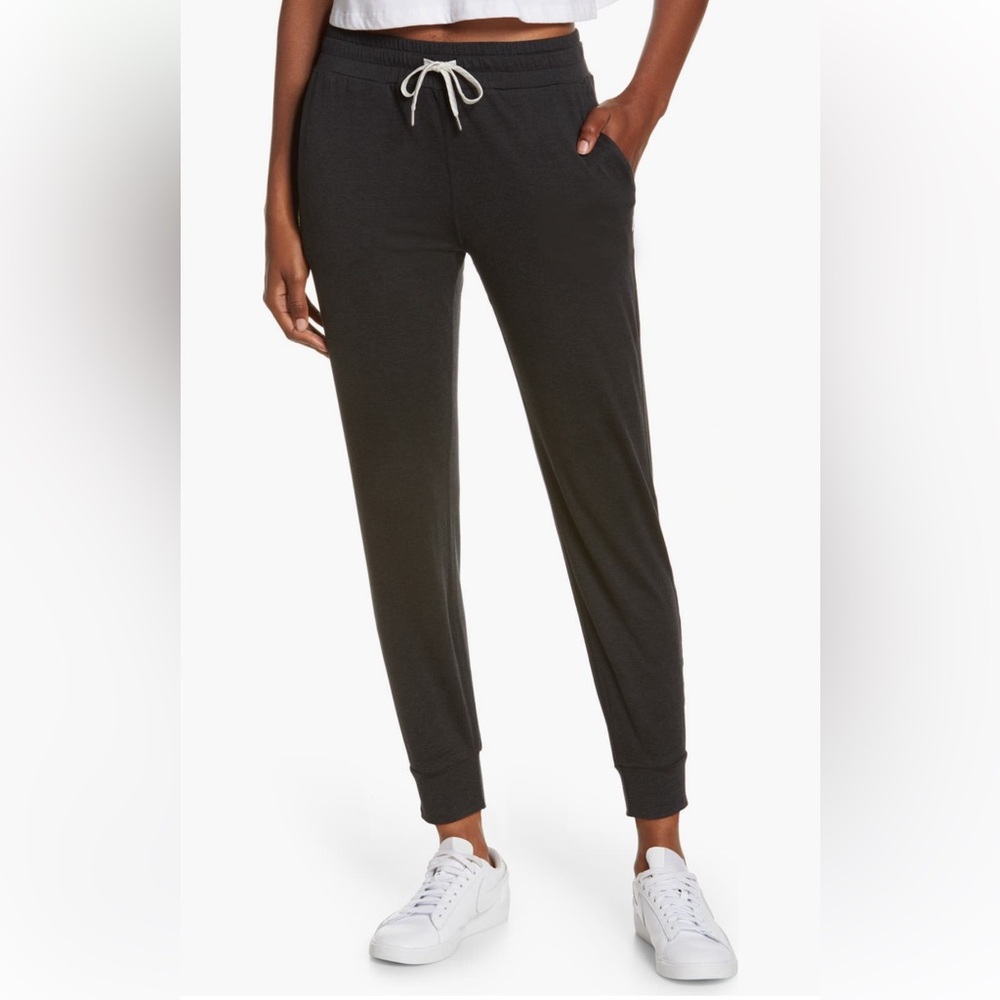 Woman’s Vuori Performance Joggers Size M - Picture 4 of 5